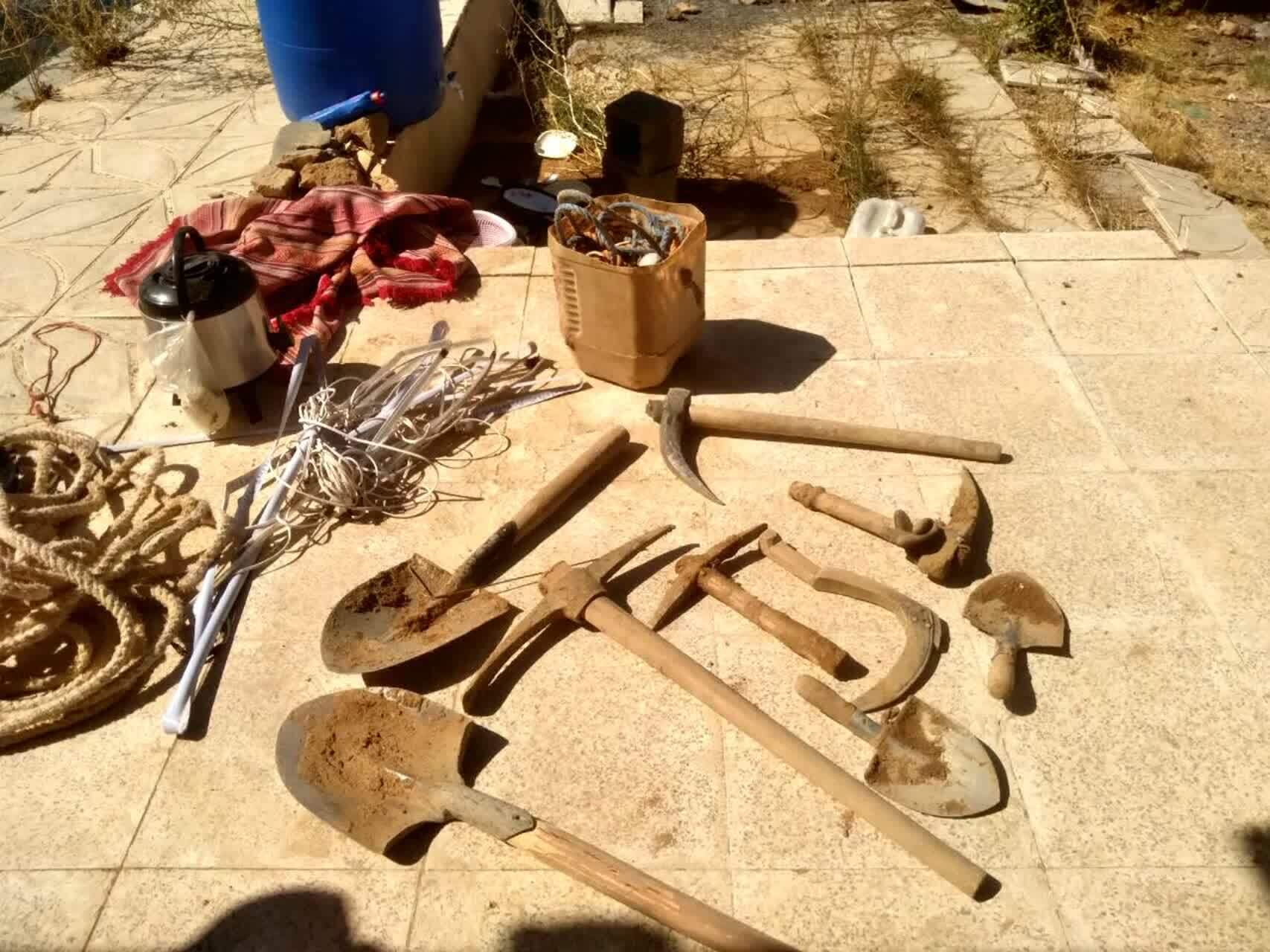 حفاری ناتمام ۳ فرد غیربومی در یک باغ