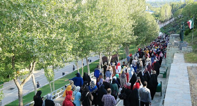 پیادهروی بزرگ خانوادگی شیراز ، ۲۵ مهر، جلوهای از نشاط اجتماعی پیادهروی بزرگ خانوادگی شیراز ، ۲۵ مهر، جلوهای از نشاط اجتماعی