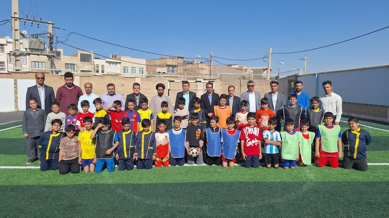 افتتاح زمین چمن مصنوعی مدرسه عرفان در قم افتتاح زمین چمن مصنوعی مدرسه عرفان در قم