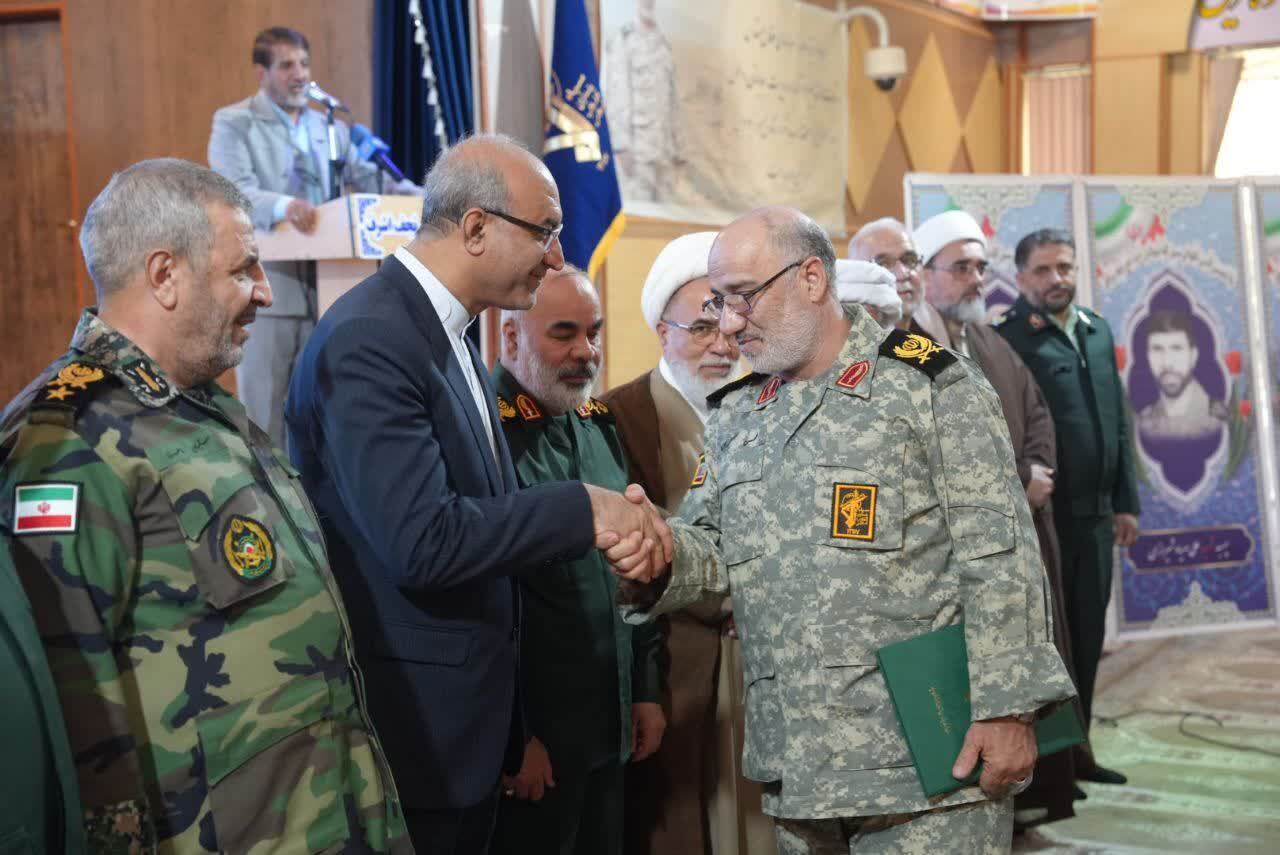 سپاه ستون استوار امنیت و آرامش کشور است سپاه ستون استوار امنیت و آرامش کشور است