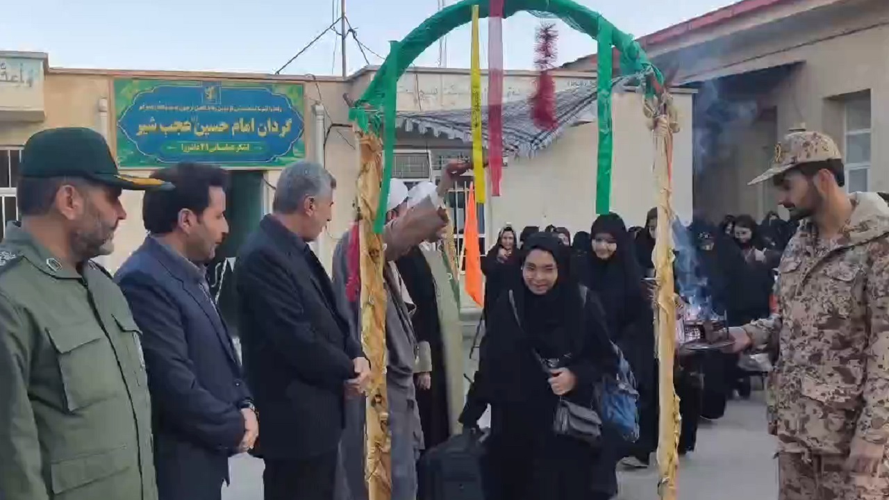 اعزام کاروان راهیان نور دانش‌آموزان عجب‌شیر به مناطق عملیاتی