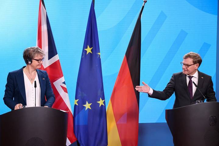 خط و نشان کشیدن وزیران خارجه آلمان و انگلیس برای روسیه