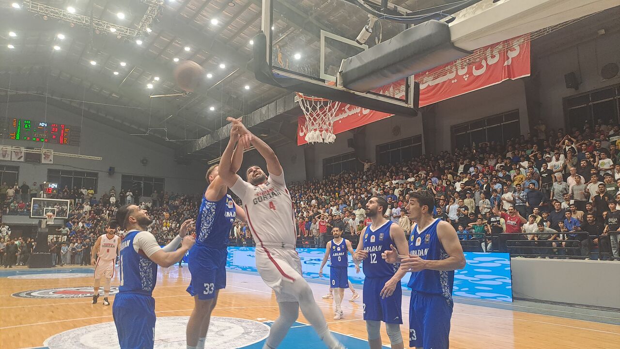 شکست تیم بسکتبال پالایش نفت آبادان مقابل شهرداری گرگان