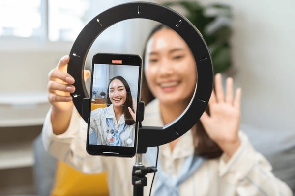 اگر تخصصش را نداری سکوت کن