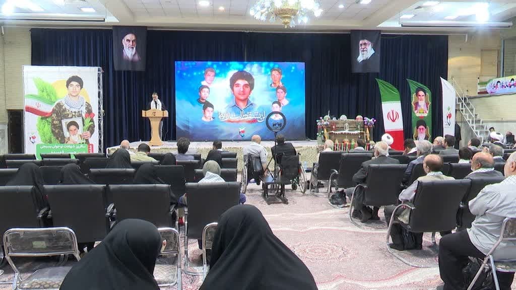 برگزاری جشنواره شعر «آیههای ایثار» در قم برگزاری جشنواره شعر «آیههای ایثار» در قم