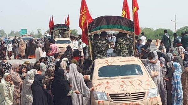 تشییع شهید گمنام در روستای چاه اسماعیل میناب تشییع شهید گمنام در روستای چاه اسماعیل میناب