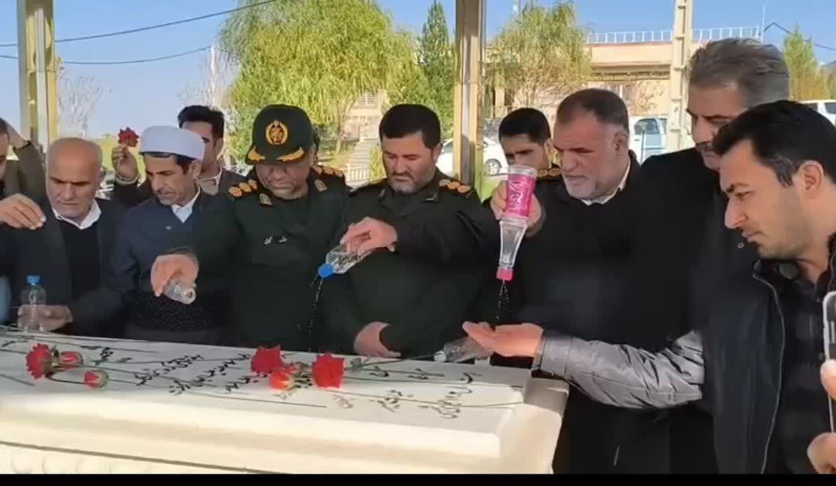 ادای احترام به مقام شامخ شهید گمنام در بوکان