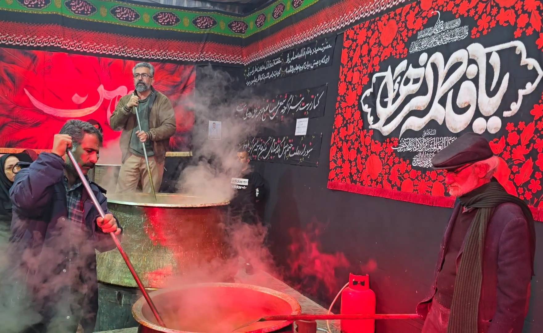 پخت سمنوی نذری در شهر داران