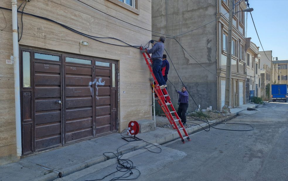 اجرای عملیات برگردان شبکه مس به فیبرنوری در خیابان تختی خرمدره اجرای عملیات برگردان شبکه مس به فیبرنوری در خیابان تختی خرمدره