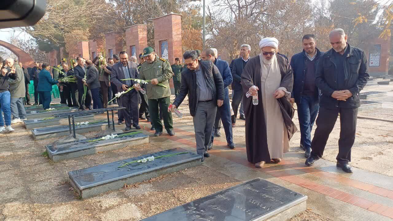آیین میهمانی لالهها در میاندوآب برگزار شد آیین میهمانی لالهها در میاندوآب برگزار شد