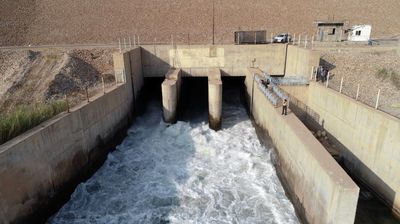 بازگشایی دریچه‌های تحتانی سد کرخه