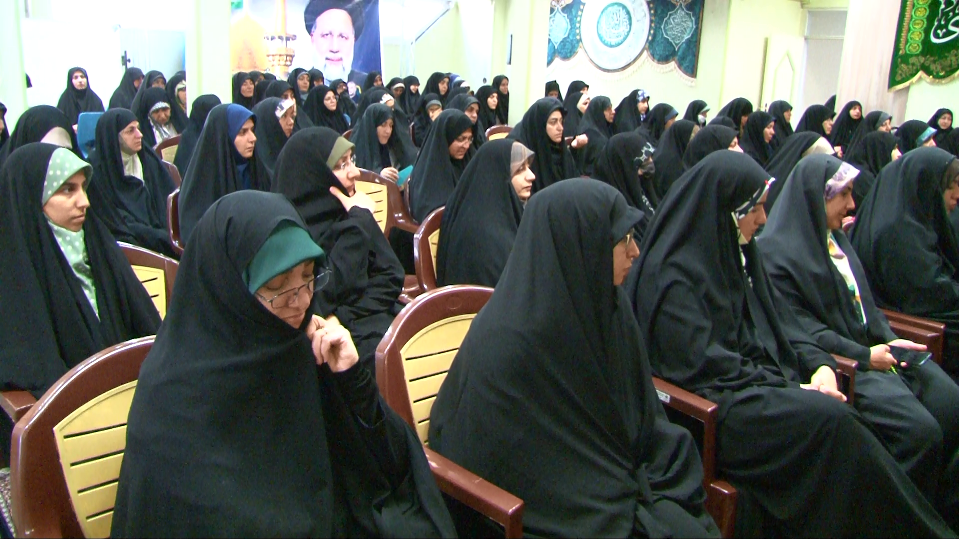 طلاب باید علمدار نهضت تبیین در جامعه باشند