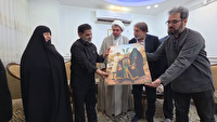 دیدار جمعی از هنرمندان قم با خانواده شهید محمد عسگری
