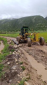 تلاش شبانه‌روزی راهداران گیلانغرب برای بازگشایی و ایمن‌سازی محورهای مواصلاتی