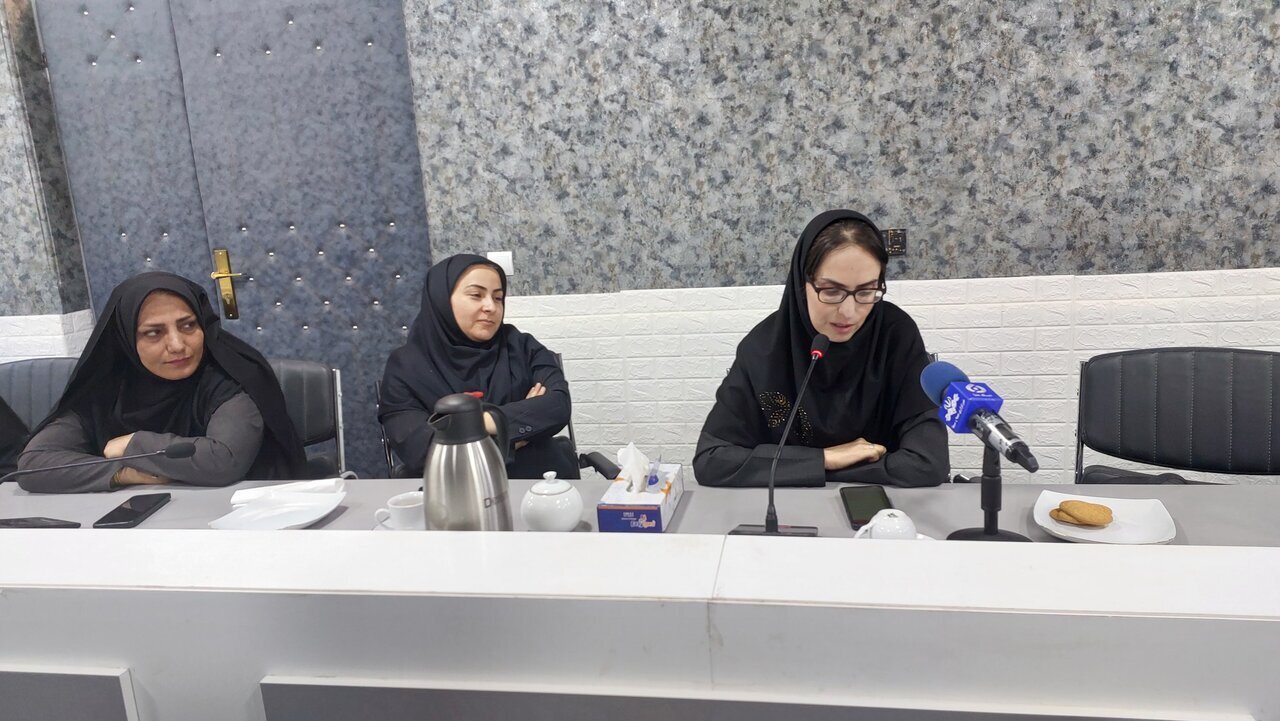 برگزاری محفل ادبی آیین سرخ کلمات در یاسوج برگزاری محفل ادبی آیین سرخ کلمات در یاسوج