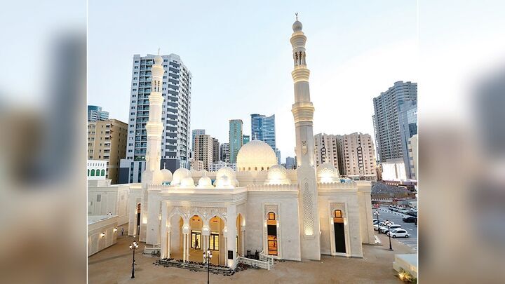 مسجد السلام در منطقه بو شغاره شهر شارجه با ظرفیت ۴ هزار نمازگزار افتتاح شد.