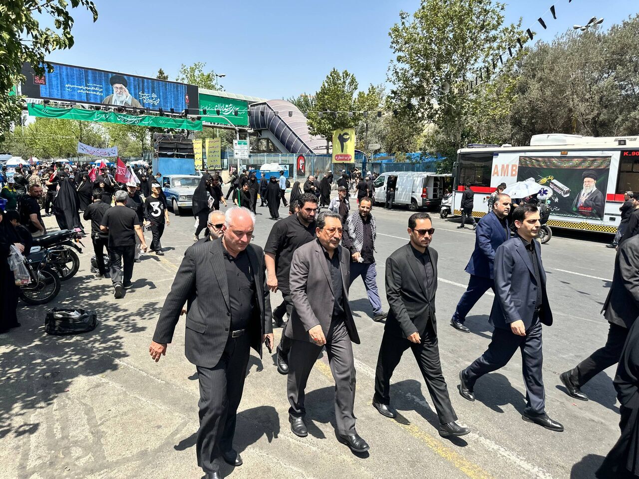 وزیر صمت: برای ادای دینمان به رهبر شهید در مراسم وداع حاضر شدیم وزیر صمت: برای ادای دینمان به رهبر شهید در مراسم وداع حاضر شدیم