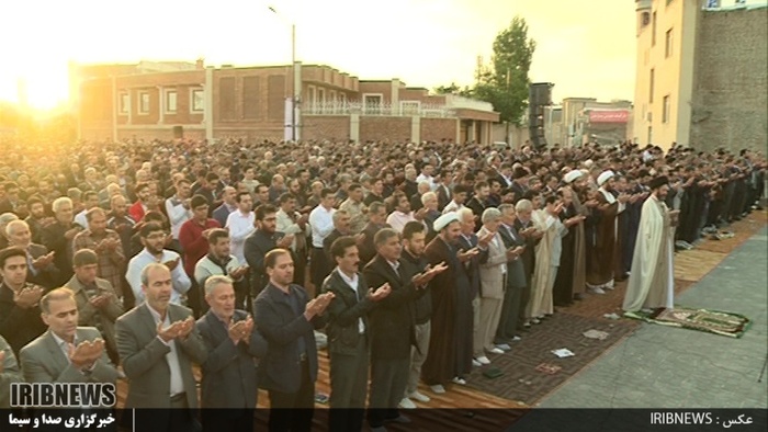 نماز عید سعید فطر به امامت نماینده ولی فقیه در استان اردبیل در پیاده راه شهیدگاه اردبیل